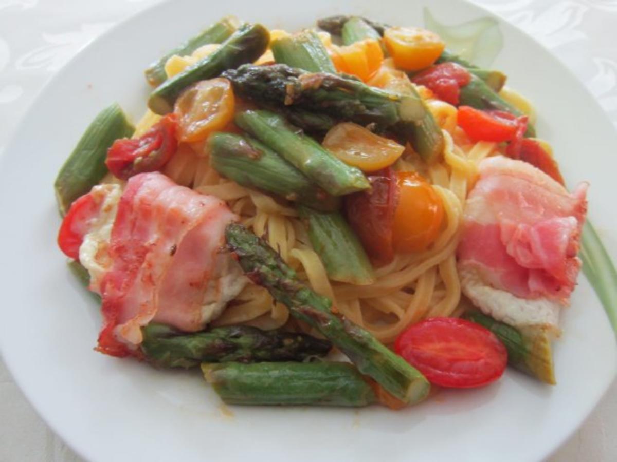 Tagliolini mit Spargel und Tomaten - Rezept