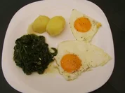 Blattspinat Spiegelei Salzkartoffeln - Rezept
