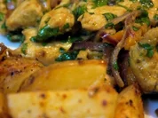 Hähnchen-Curry-Geschnetzeltes mit Knobi-Kartoffeln - Rezept