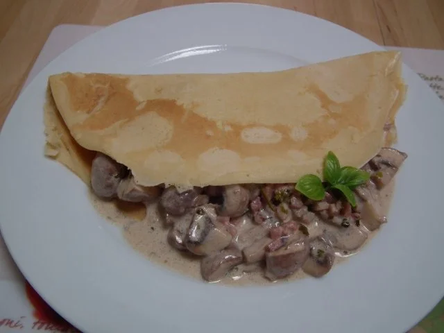 Rezept: Pfannkuchen mit Champignonfüllung Pfannkuchen mit Champignonfüllung - Rezept
