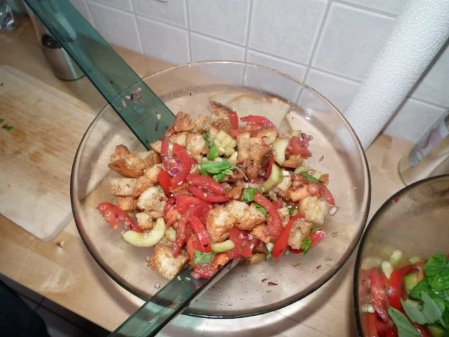 Rezept: Panzanella (Knuspriger Brotsalat) Panzanella (Knuspriger Brotsalat) - Rezept