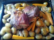 Schweinebraten von der Schulter mit Ofengemüse - Rezept