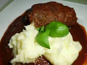 Rinderrouladen mit Auberginefüllung, dazu Kartoffelpüree - Rezept