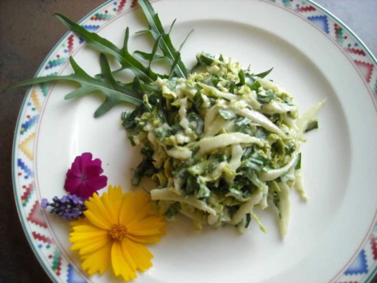 Chinakohl-Rucola-Salat mit Joghurt-Dressing - Rezept