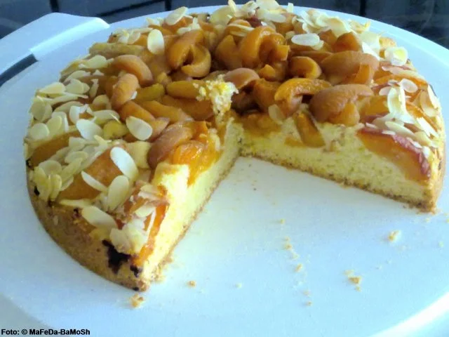 Aprikosen-Kuchen mit Mandelsplittern - Rezept