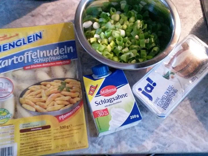 Schupfnudelpfanne mit Hackfleisch und Lauchzwiebeln - Rezept - Bild Nr. 616