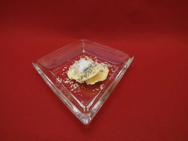 Rezept: Eigelb-Ravioli mit frischem Trüffel und Parmigiano Reggiano delle vacche rosse Eigelb-Ravioli mit frischem Trüffel und Parmigiano Reggiano delle vacche rosse - Rezept