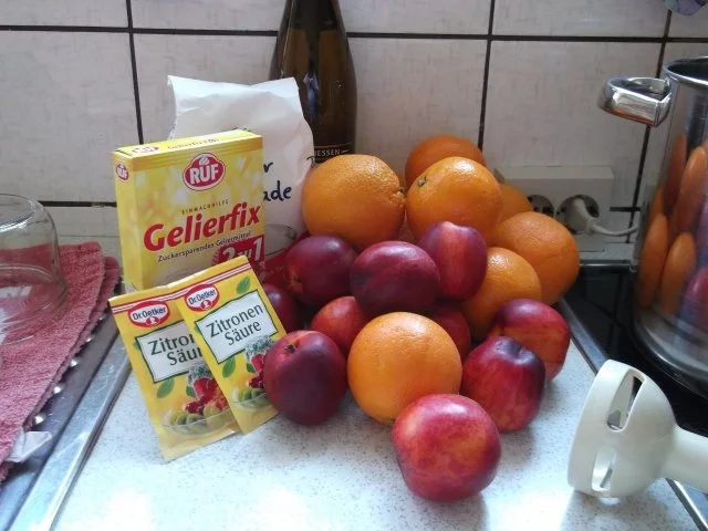 Rezept: Nektarinen-Orangen-Marmelade Bild Nr. 2 Nektarinen-Orangen-Marmelade - Rezept - Bild Nr. 2