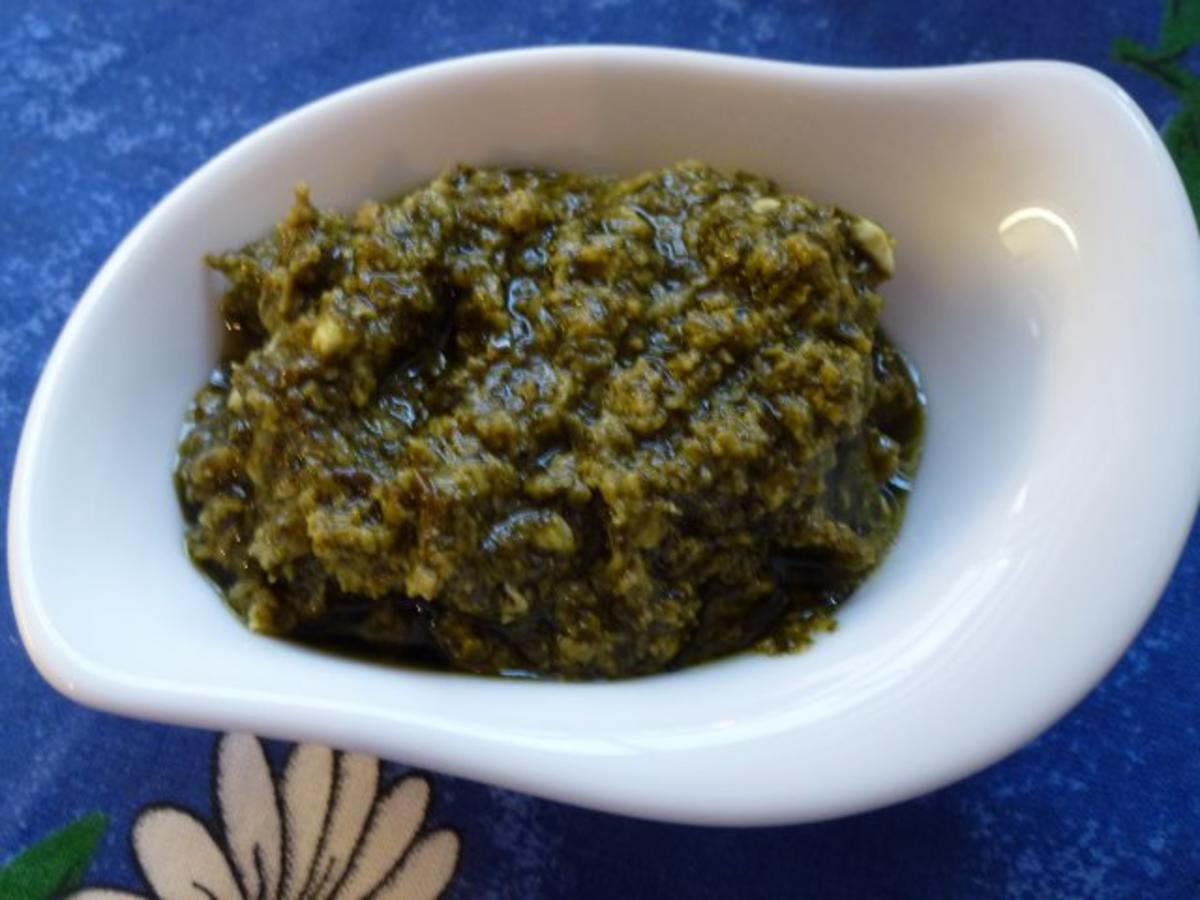 Ein wildes Kräuter-Pesto - Rezept mit Bild - kochbar.de