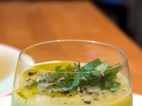 Rezept: Honigmelonen-Basilikum-Kaltschale Honigmelonen-Basilikum-Kaltschale - Rezept