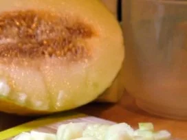 Rezept: Honigmelonen-Basilikum-Kaltschale Bild Nr. 2 Honigmelonen-Basilikum-Kaltschale - Rezept - Bild Nr. 2