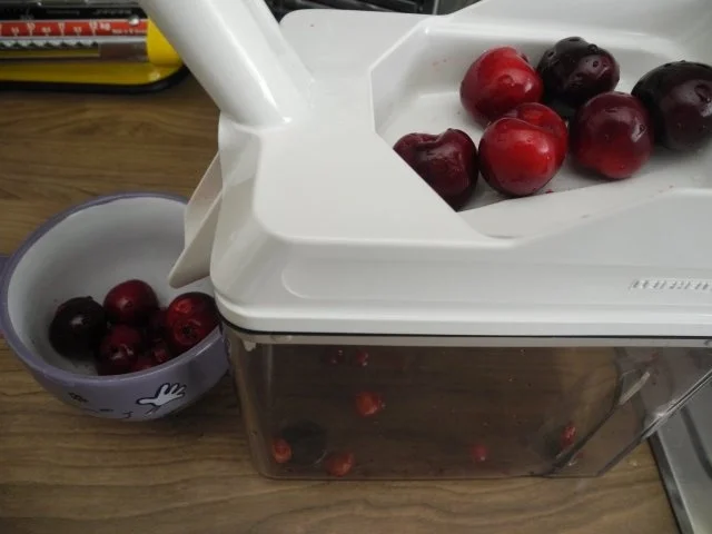 Rezept: Süße Mahlzeit : Eierpfannkuchen mit Kirschen Bild Nr. 8 Süße Mahlzeit : Eierpfannkuchen mit Kirschen - Rezept - Bild Nr. 8