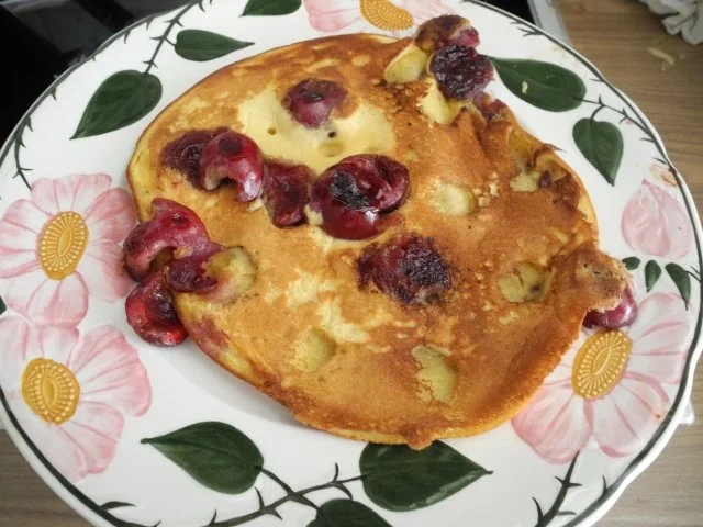 Rezept: Süße Mahlzeit : Eierpfannkuchen mit Kirschen Bild Nr. 11 Süße Mahlzeit : Eierpfannkuchen mit Kirschen - Rezept - Bild Nr. 11