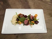 Gewürzter Rehrücken mit Kirsch-Essig-Jus - Rezept