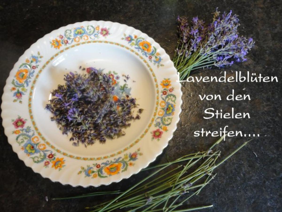Lavendel Eis mit flambierten Lavendel Marillen - Rezept - Bild Nr. 3