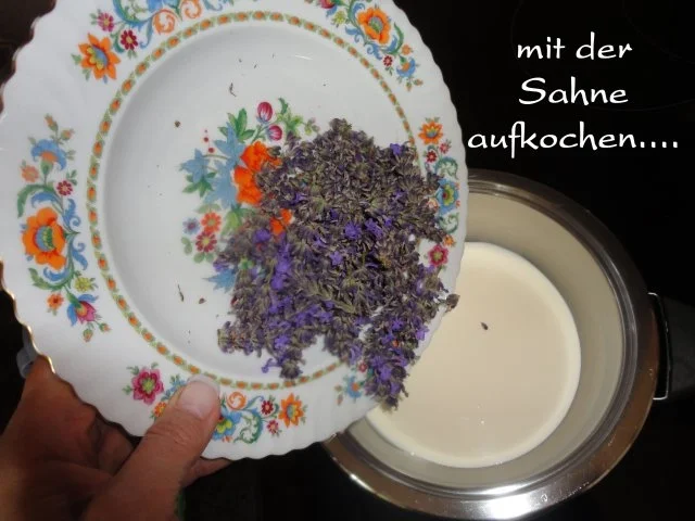 Lavendel Eis mit flambierten Lavendel Marillen - Rezept - Bild Nr. 4