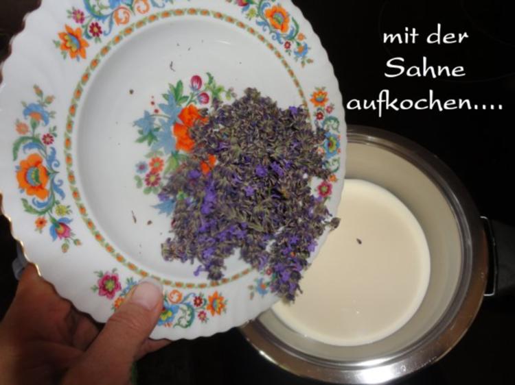 Lavendel Eis mit flambierten Lavendel Marillen - Rezept - kochbar.de