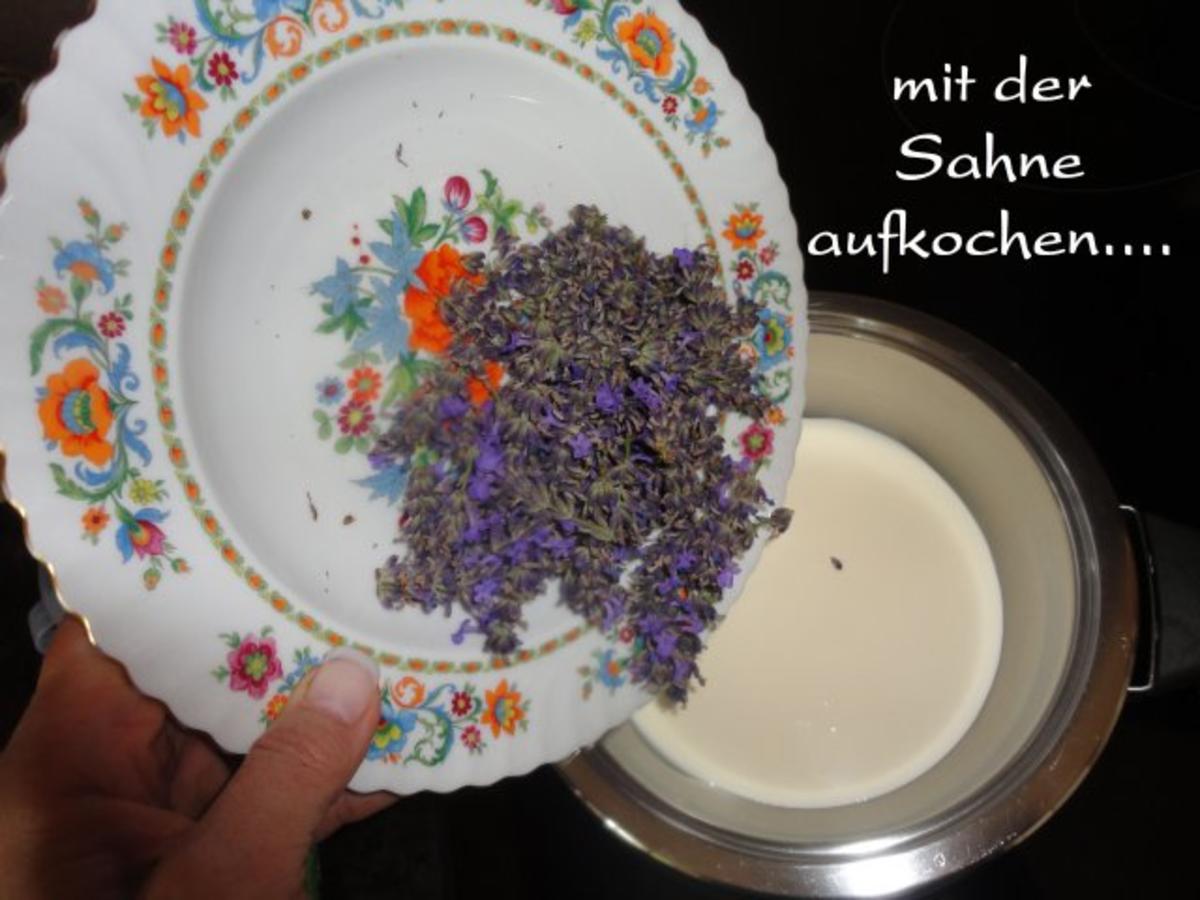 Lavendel Eis mit flambierten Lavendel Marillen - einfach - von emari