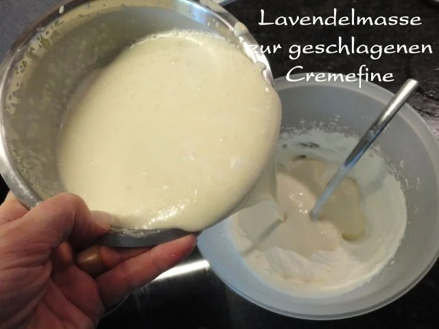 Lavendel Eis mit flambierten Lavendel Marillen - Rezept - Bild Nr. 11