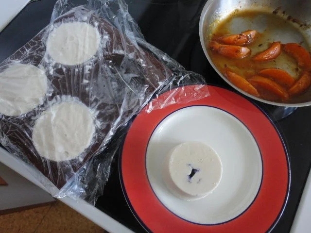 Lavendel Eis mit flambierten Lavendel Marillen - Rezept - Bild Nr. 18