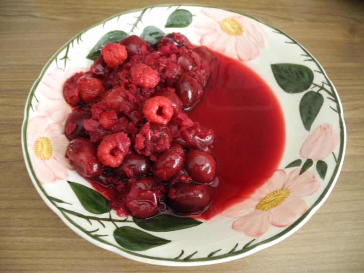 Süße Mahlzeiten  : Kalte Fruchtsuppe mit Vanillesoße - Rezept - Bild Nr. 4