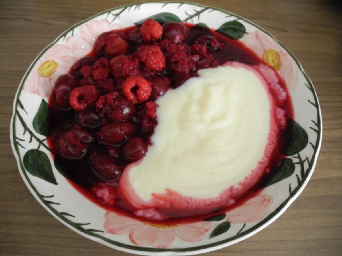 Süße Mahlzeiten  : Kalte Fruchtsuppe mit Vanillesoße - Rezept - Bild Nr. 2