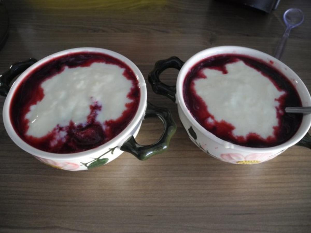 Süße Mahlzeiten  : Kalte Fruchtsuppe mit Vanillesoße - Rezept - Bild Nr. 3