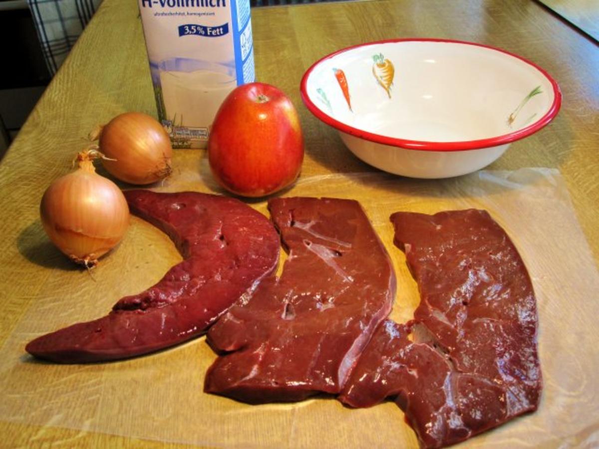 Rinderleber mit Apfelscheiben und Zwiebeln - Rezept - Bild Nr. 2