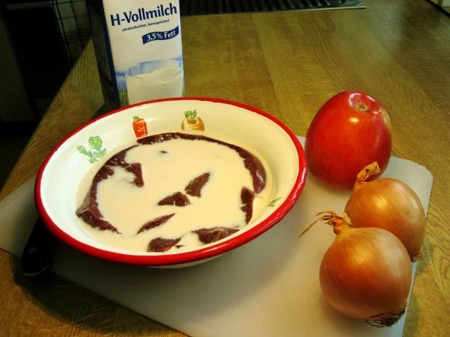 Rinderleber mit Apfelscheiben und Zwiebeln - Rezept - Bild Nr. 3