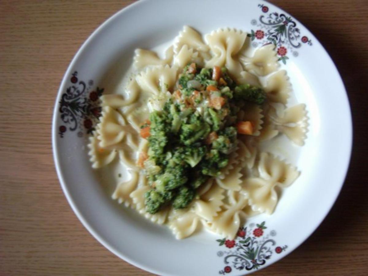 Pasta Farfalle mit Broccoli und Sardellen - Rezept - kochbar.de