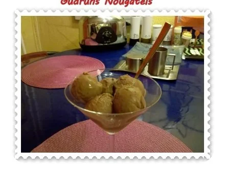 Eis: Praliné-Nougat-Eis - Rezept