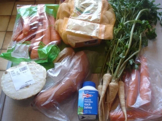 Rezept: Möhren-Kartoffelsuppe mit Einlage Bild Nr. 2 Möhren-Kartoffelsuppe mit Einlage - Rezept - Bild Nr. 2