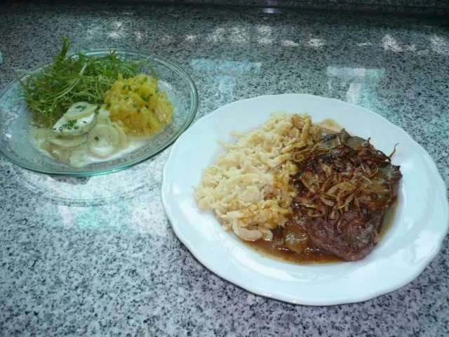 Schwäbischer Zwiebelrostbraten mit Dinkelspätzle - Rezept - Bild Nr. 3