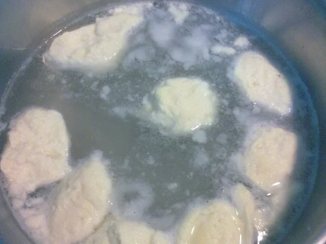 Rezept: Quark-Grieß-Nockerl süß Bild Nr. 2 Quark-Grieß-Nockerl süß - Rezept - Bild Nr. 2