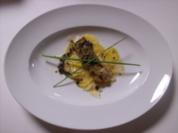 Getrüffeltes Welsfilet auf Kartoffelcarpaccio mit warmer Dressingsoße - Rezept