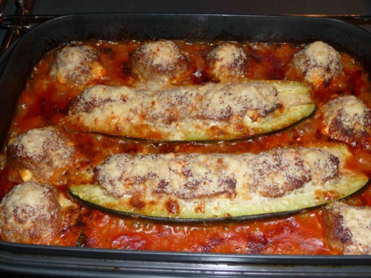Gefüllte Schmorgurke mit Parmesan überbacken - Rezept - kochbar.de