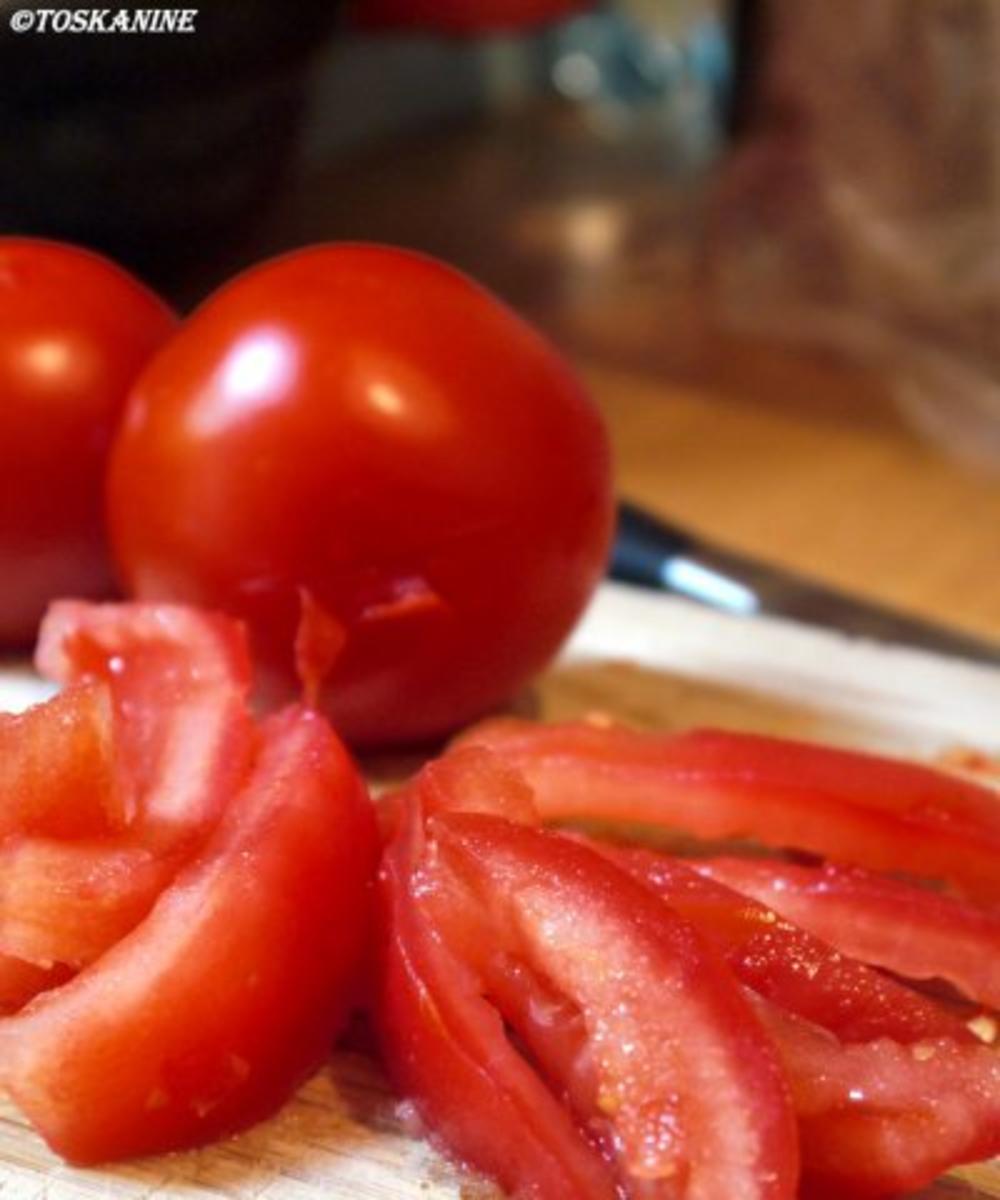 Voatisperifery-Hähnchen auf Tomaten-Aprikosen-Bett - Rezept - Bild Nr. 2