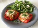 Lasagne-Paprika mit Gartensalat und Cesar Dressing - Rezept