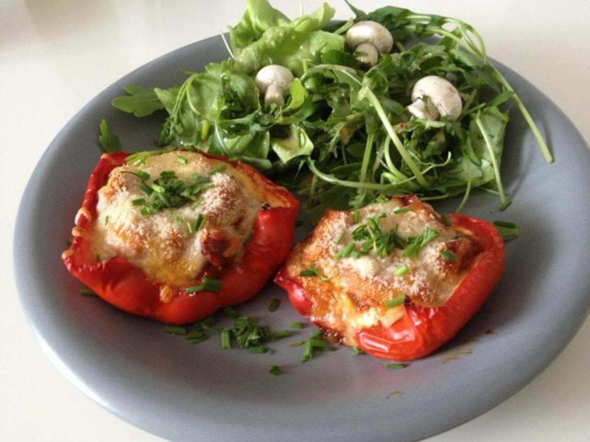 Lasagne-Paprika mit Gartensalat und Cesar Dressing - Rezept By
swee-chili