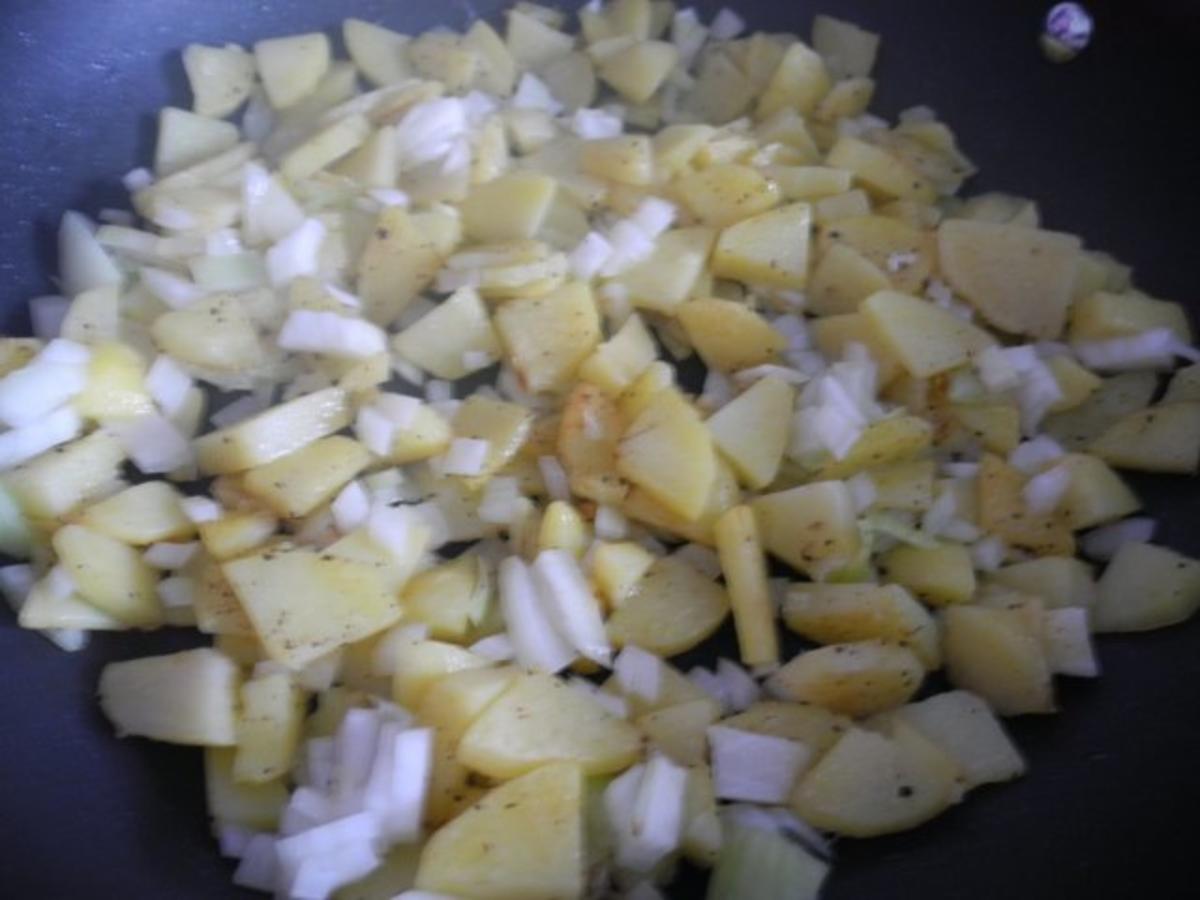 Unter 30 Minuten : Bratkartoffeln mit Knoblauch und Zwiebeln dazu Tomaten - Rezept - Bild Nr. 6