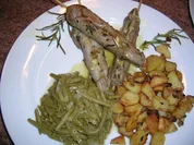 Lammfiletspiesse mit grünem Bohnengemüse und Bratkartoffeln - Rezept