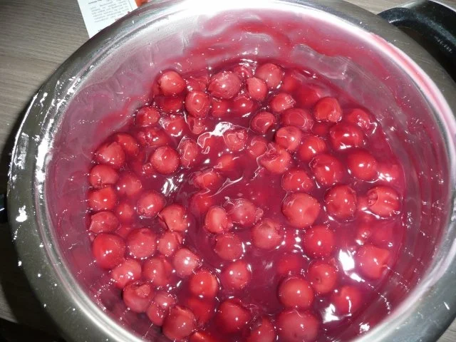 Rezept: Holländische Kirschtorte 12 Stücke Bild Nr. 5 Holländische Kirschtorte 12 Stücke - Rezept - Bild Nr. 5