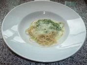 Dinkelspaghetti mit Kräuterschaum - Rezept