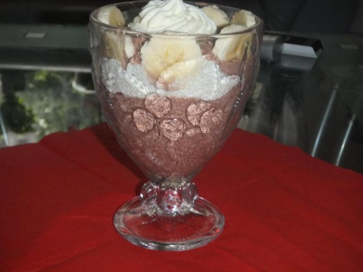 Bilder für Schokocreme mit Banane und Schlagsahne - Rezept