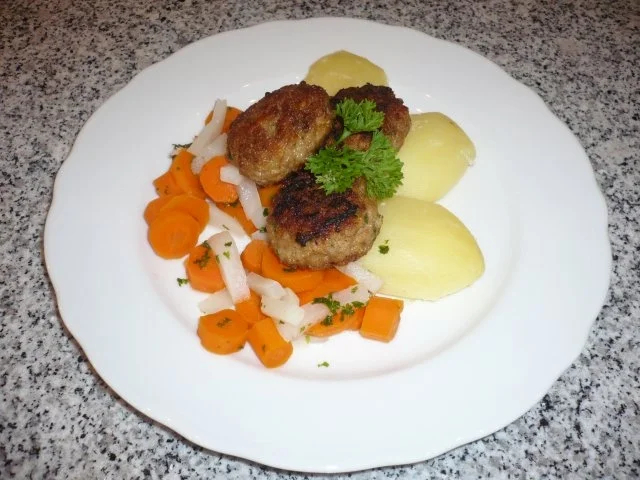 Rezept: Putenbulettchen mit Rübchen und Kartöffelchen Bild Nr. 13 Putenbulettchen mit Rübchen und Kartöffelchen - Rezept - Bild Nr. 13