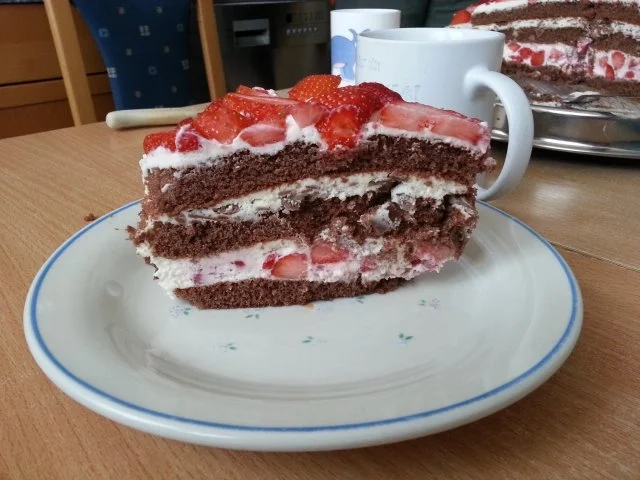 Rezept: Schwarzwälder Erdbeertorte Bild Nr. 4 Schwarzwälder Erdbeertorte - Rezept - Bild Nr. 4