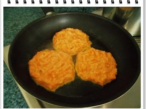 Kohlrabi-Möhre Puffer mit Baby Möhren und Kartoffelbällchen dazu - Rezept - Bild Nr. 13