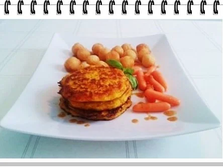 Kohlrabi-Möhre Puffer mit Baby Möhren und Kartoffelbällchen dazu - Rezept - Bild Nr. 2