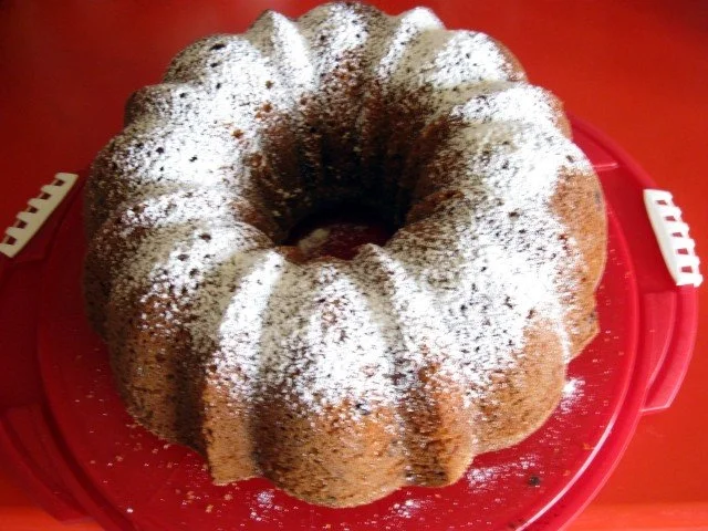 Gugelhupf mit Schmand und Waldheidelbeeren - Rezept