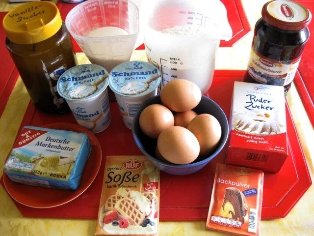 Gugelhupf mit Schmand und Waldheidelbeeren - Rezept - Bild Nr. 2